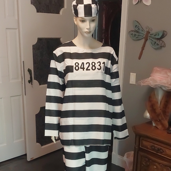 Spirit Black and White Adult Jailbird Costume - Picture 4 of 10